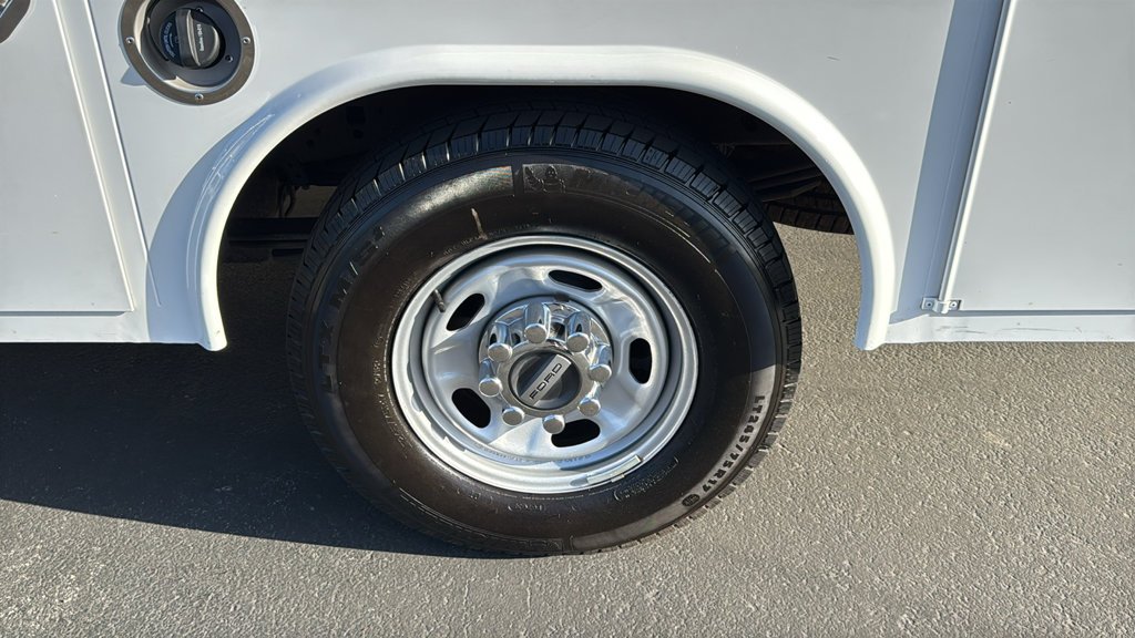 Used 2025 White Ford XL image 9