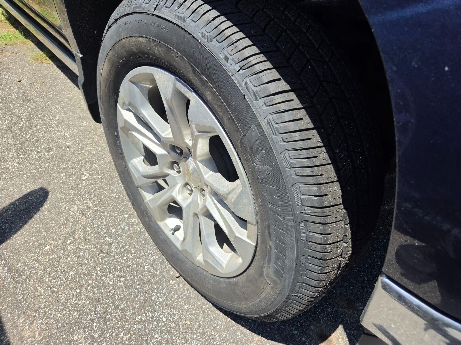 Used 2022 Northsky Blue Metallic Chevrolet LTZ image 4
