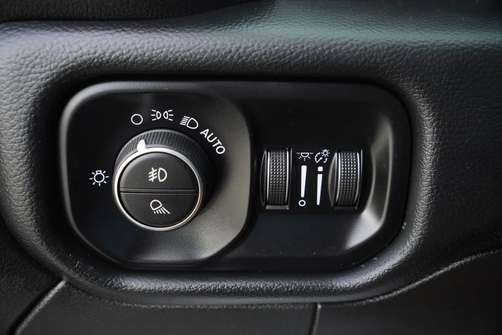 Used 2019 Black Ram Laramie image 18