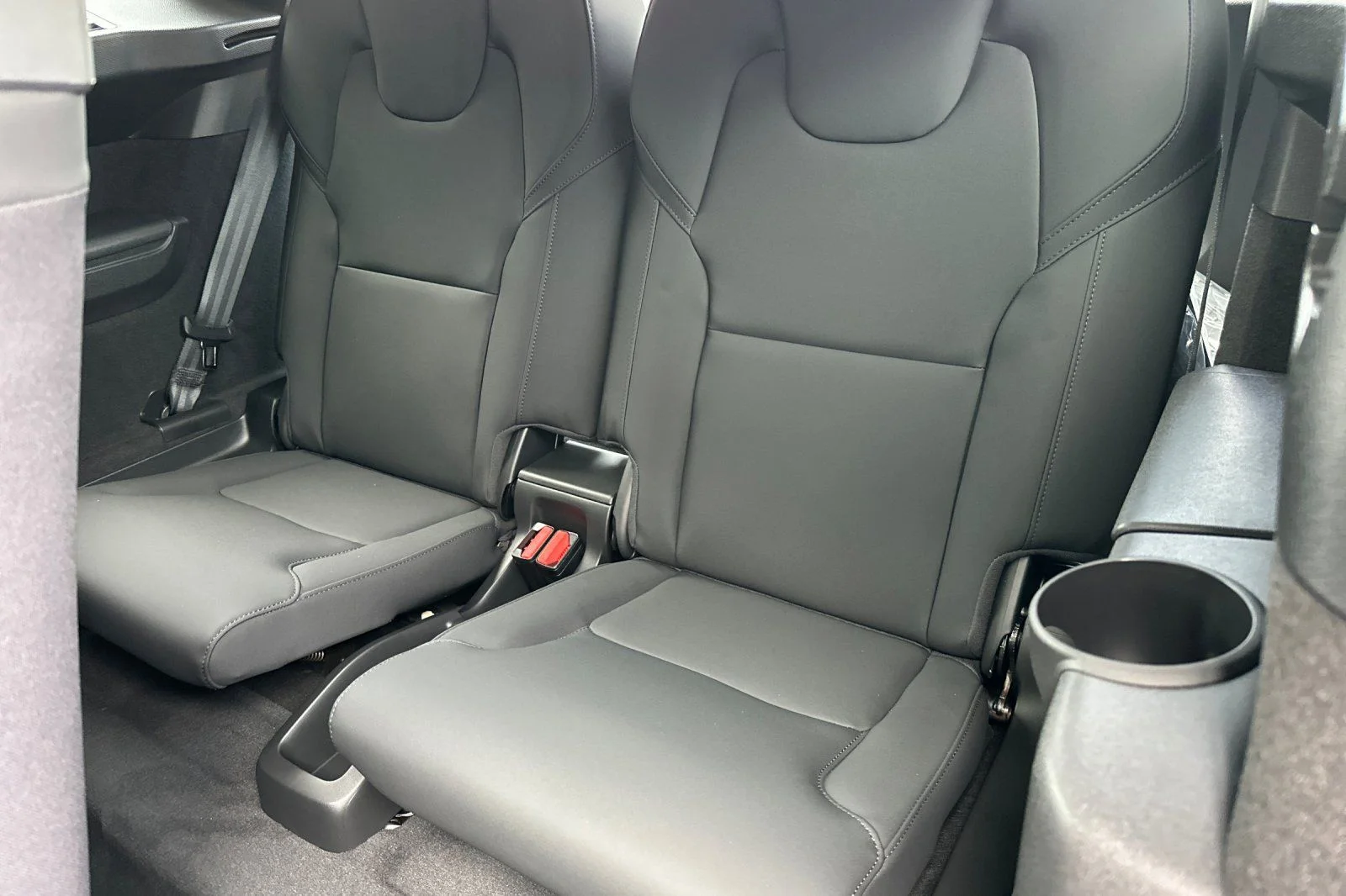 New 2026 Vapour Grey Volvo Plus image 14