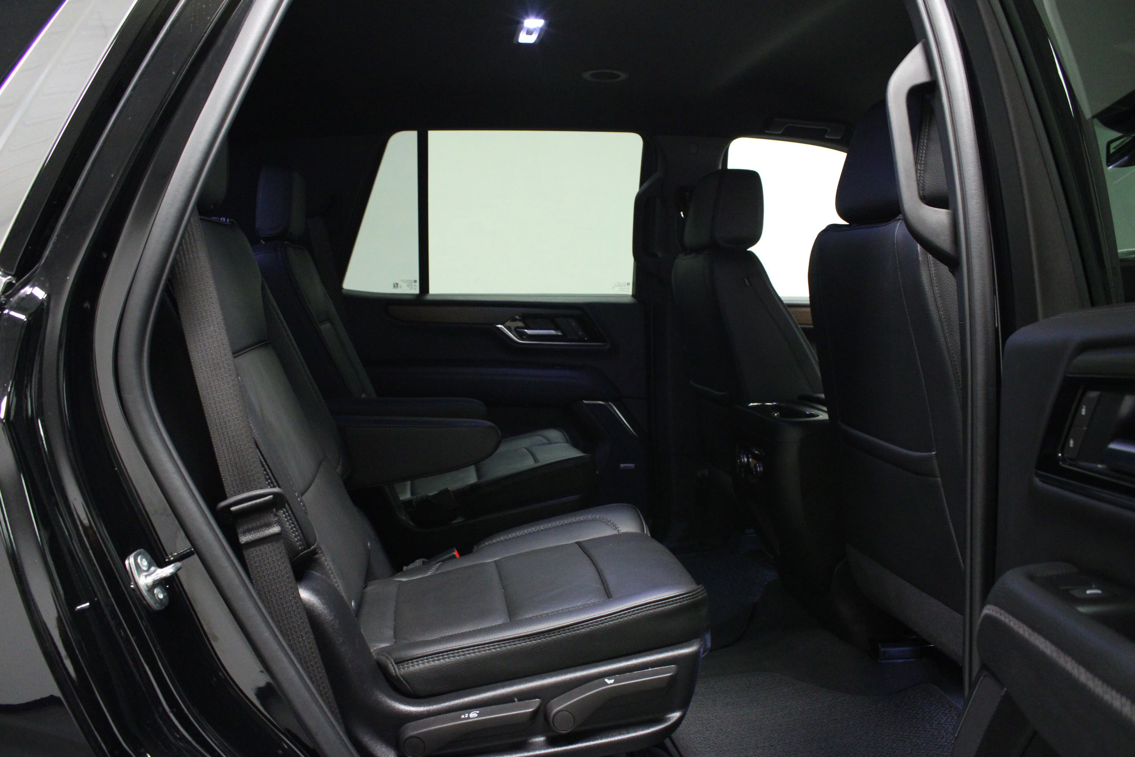 Used 2025 Onyx Black GMC Denali image 16