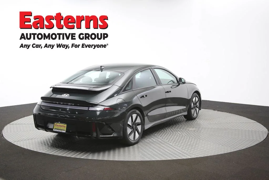 Used 2024 Green Hyundai SE image 40