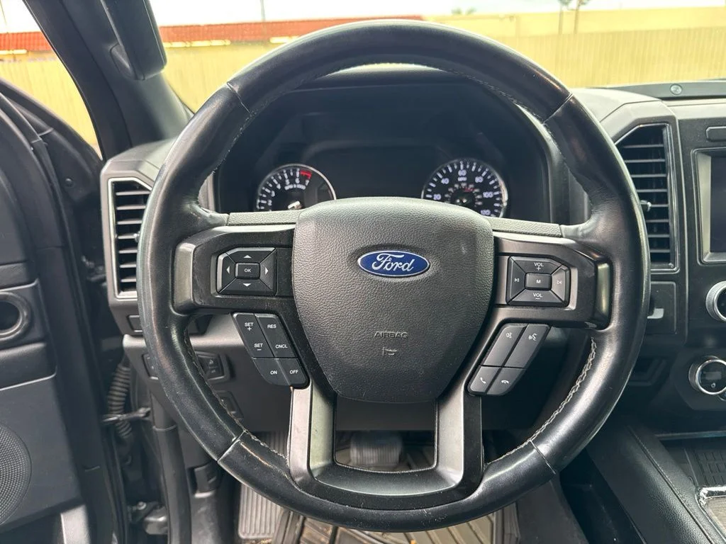 Used 2020  Ford Limited image 10