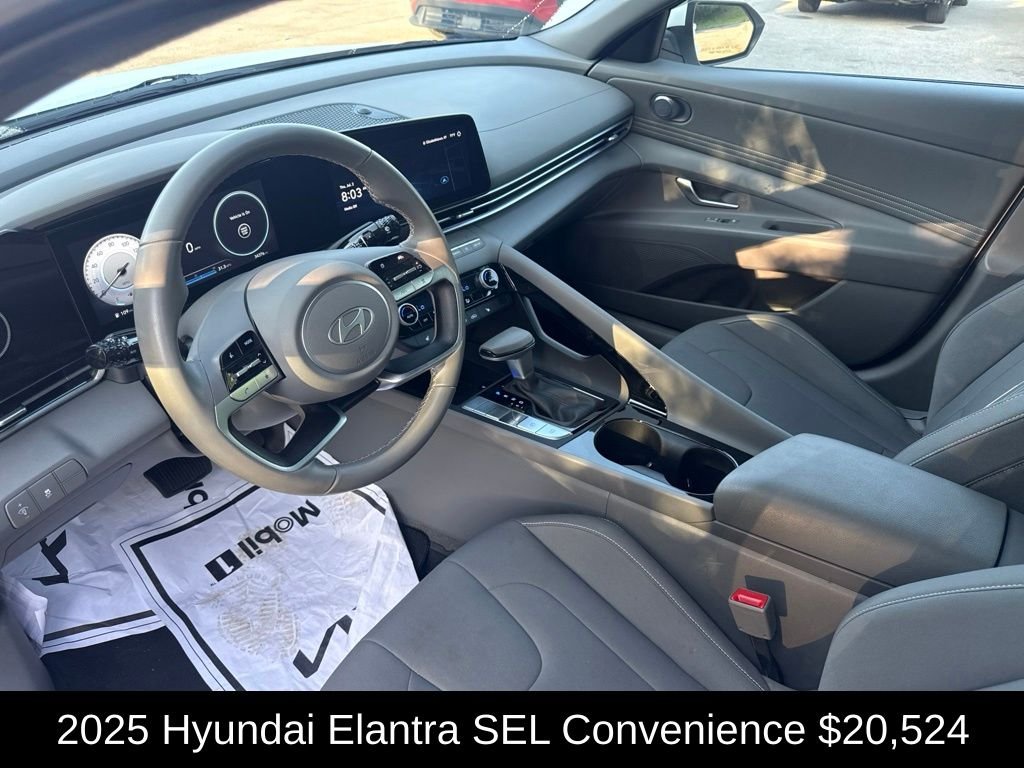 Used 2025 White Hyundai SEL Convenience image 10