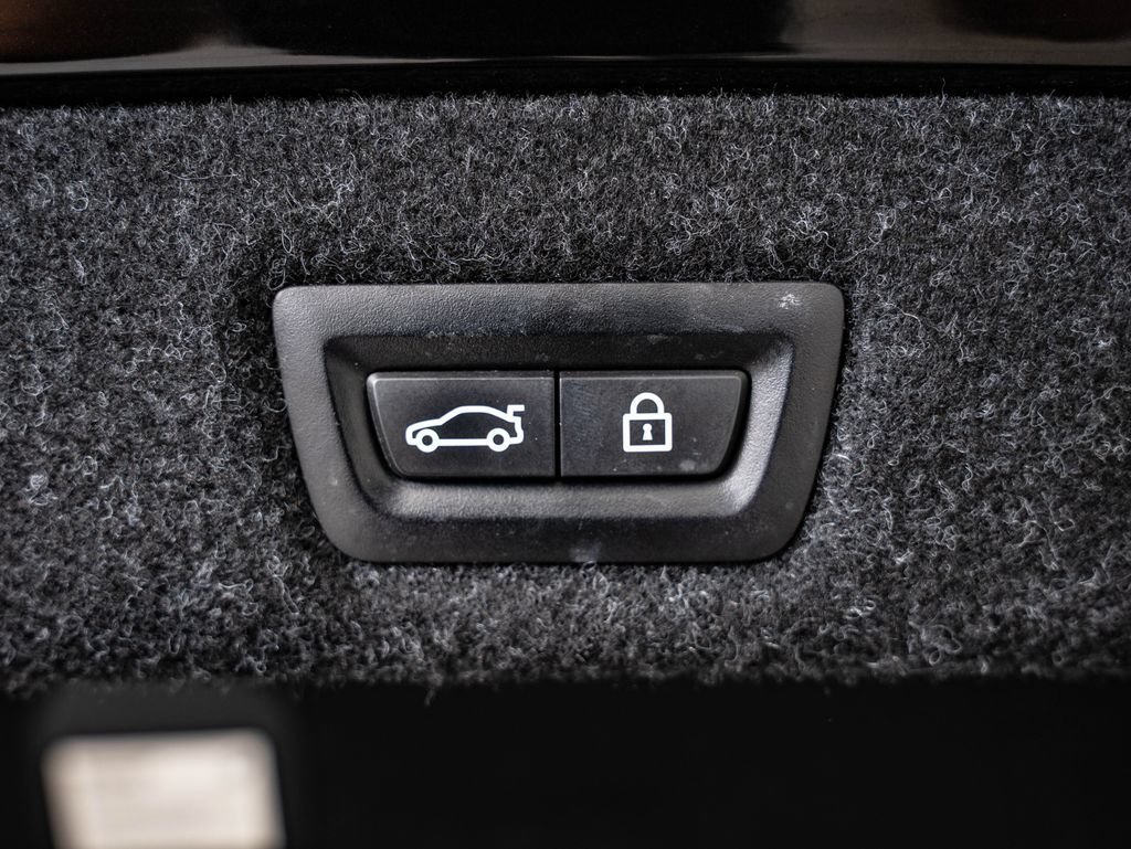 Used 2019 Black Sapphire Metallic BMW 540i image 20