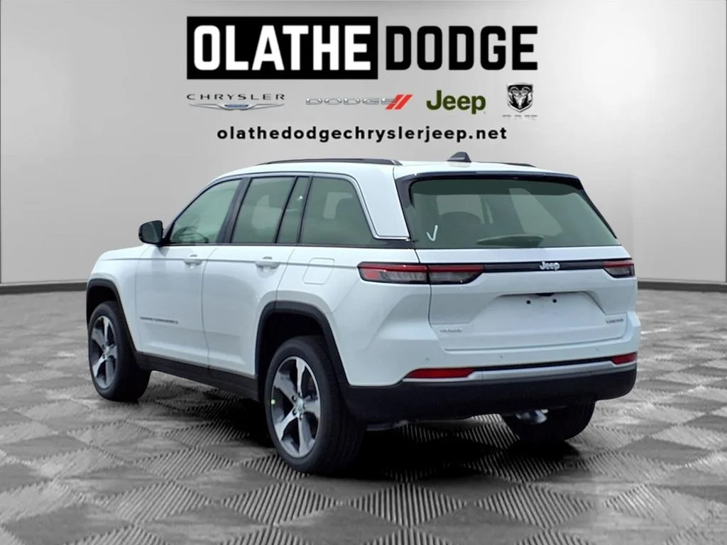 New 2026 Bright White Clear-Coat Exterior Paint Jeep Limited image 3