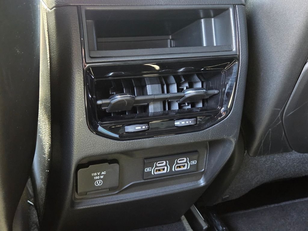 Used 2025 White/off-white Jeep  image 16