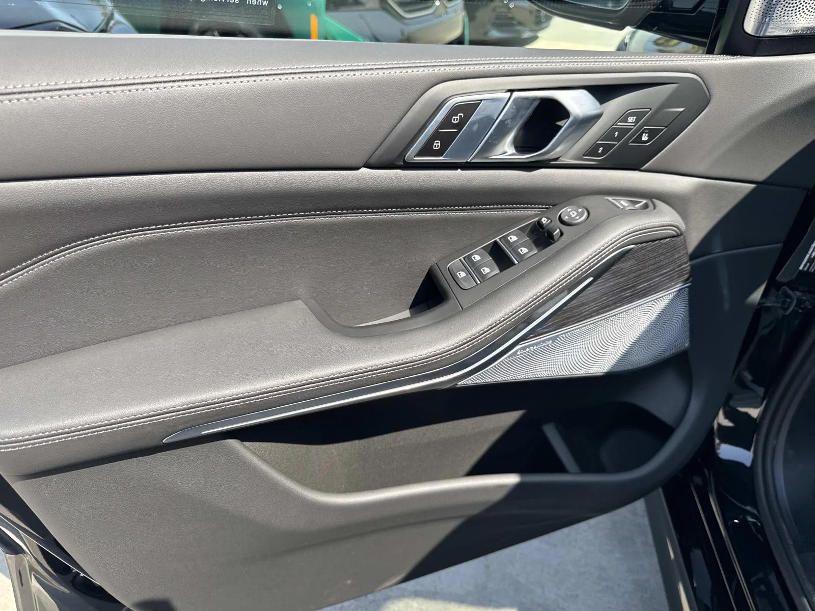 New 2026 Black Sapphire Metallic BMW M60i image 12