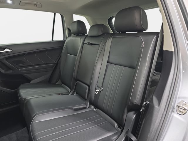 Used 2022  Volkswagen 2.0T SE image 13