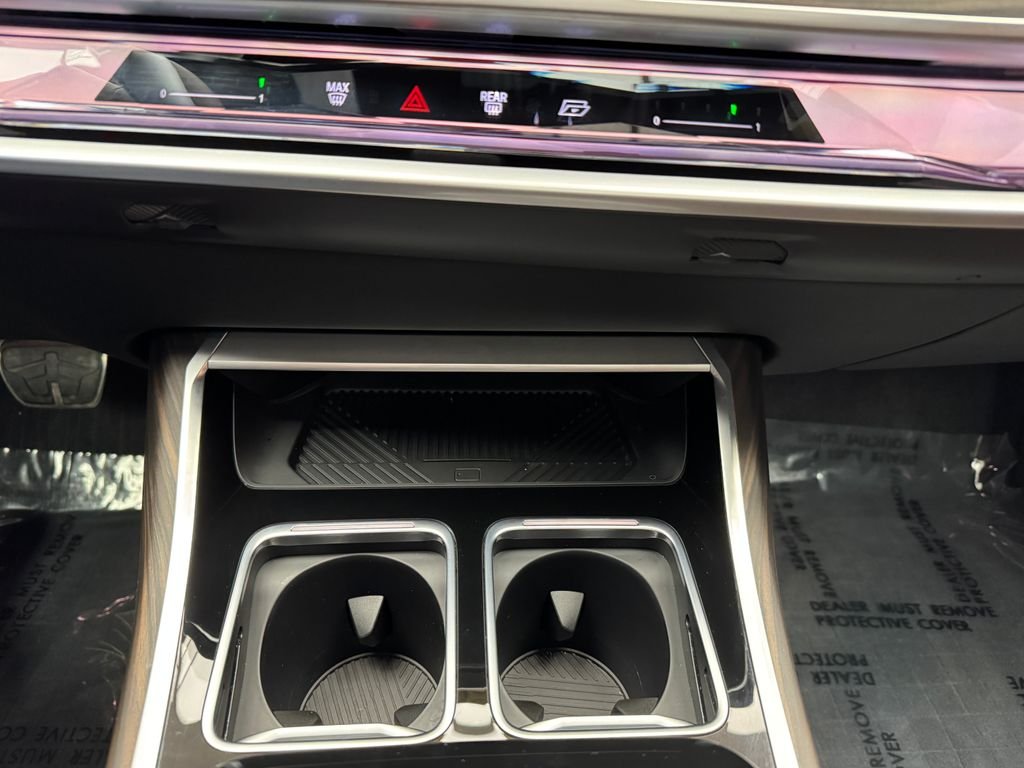 2025 BMW 7 Series 760i - Photo 17