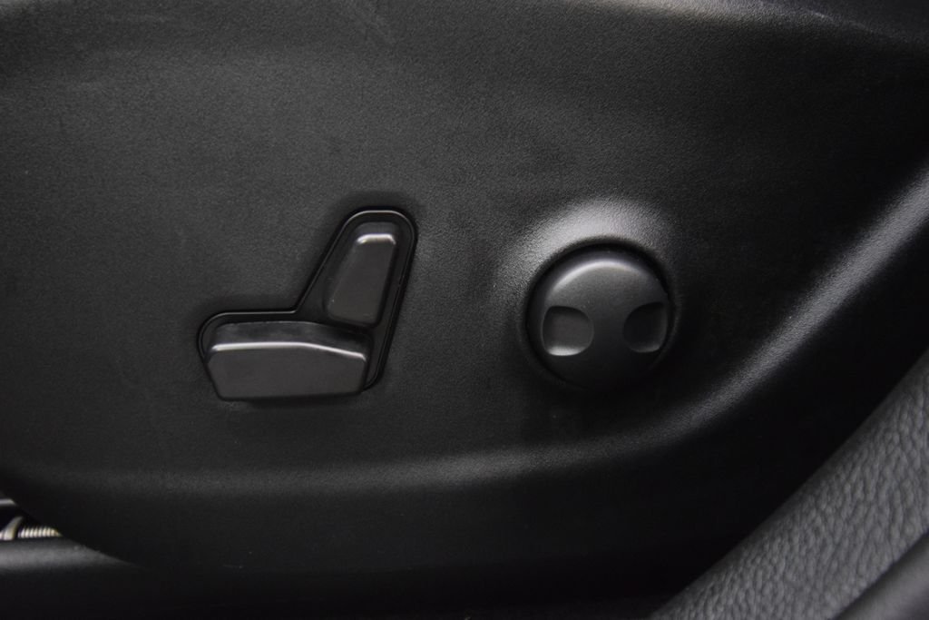 Used 2023 Gray Jeep Altitude image 18