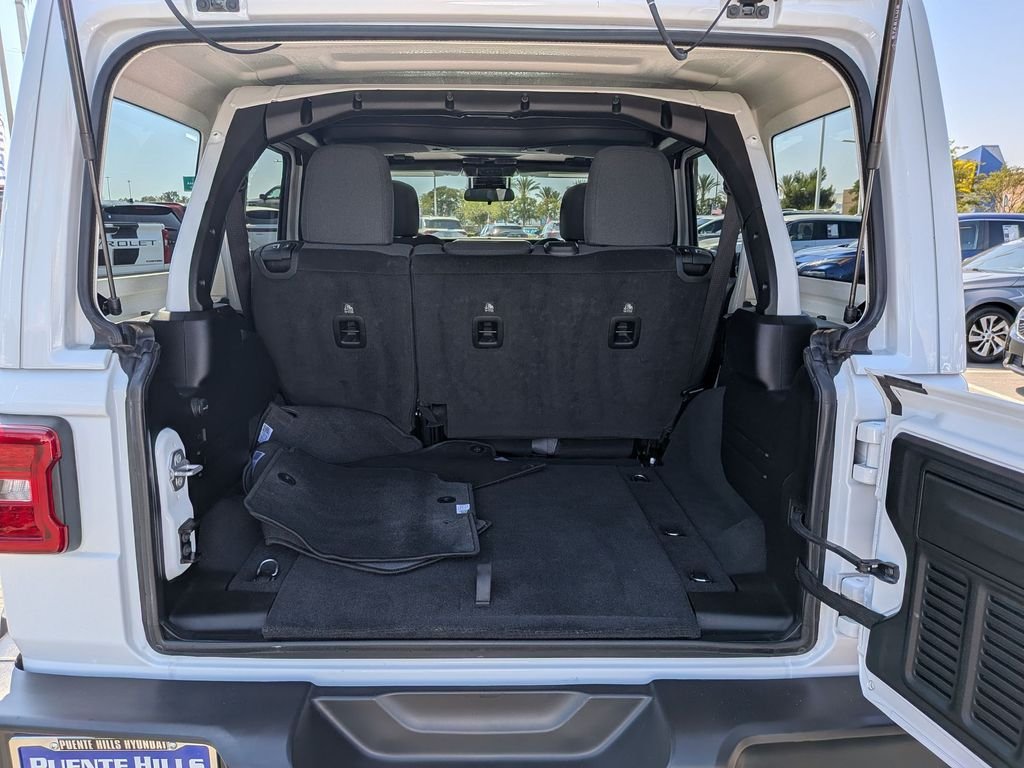 2025 Jeep Wrangler 4-Door Sahara - Photo 32