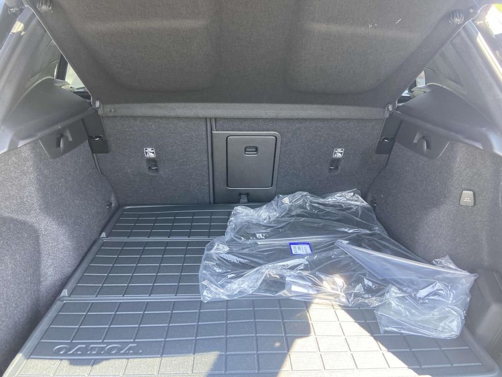 2026 Volvo XC40 Plus - Photo 22