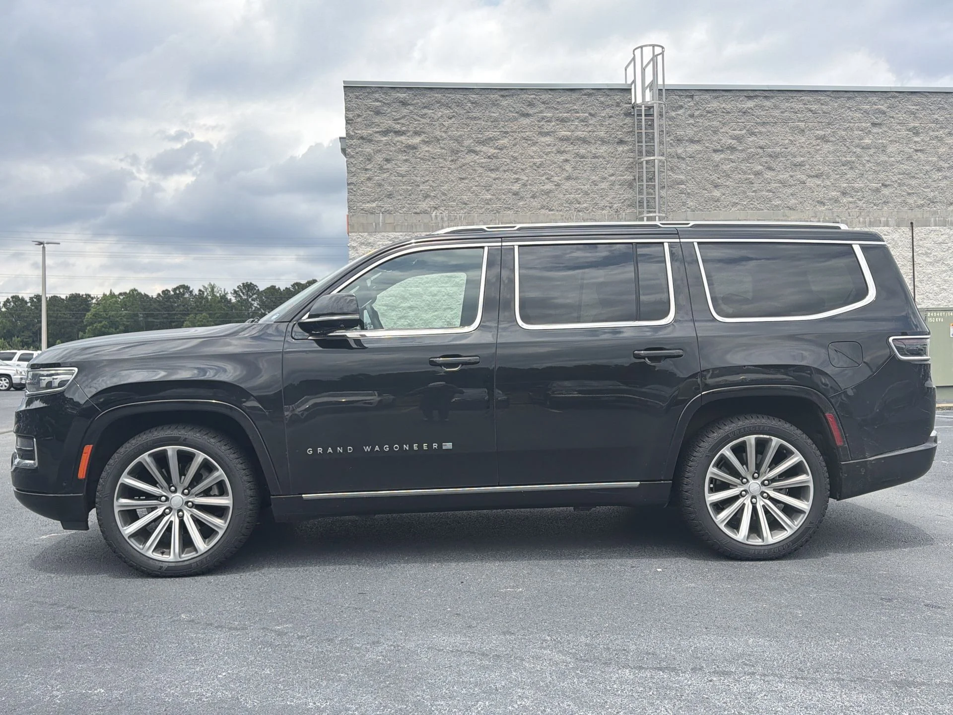 Certified Used 2022 Diamond Black Jeep Series I image 2