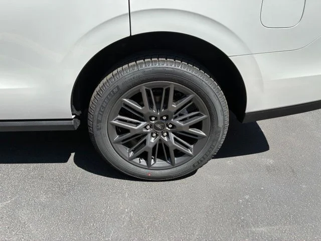 New 2027 Star White Metallic Tri-Coat Ford Platinum image 18
