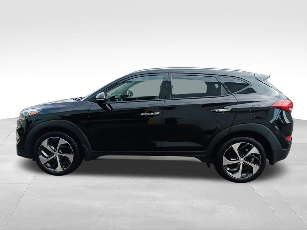 Used 2018 Black Noir Pearl Hyundai Limited image 4