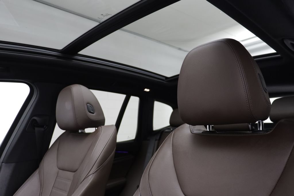 Used 2022 Tanzanite Blue II Metallic BMW xDrive30i image 12