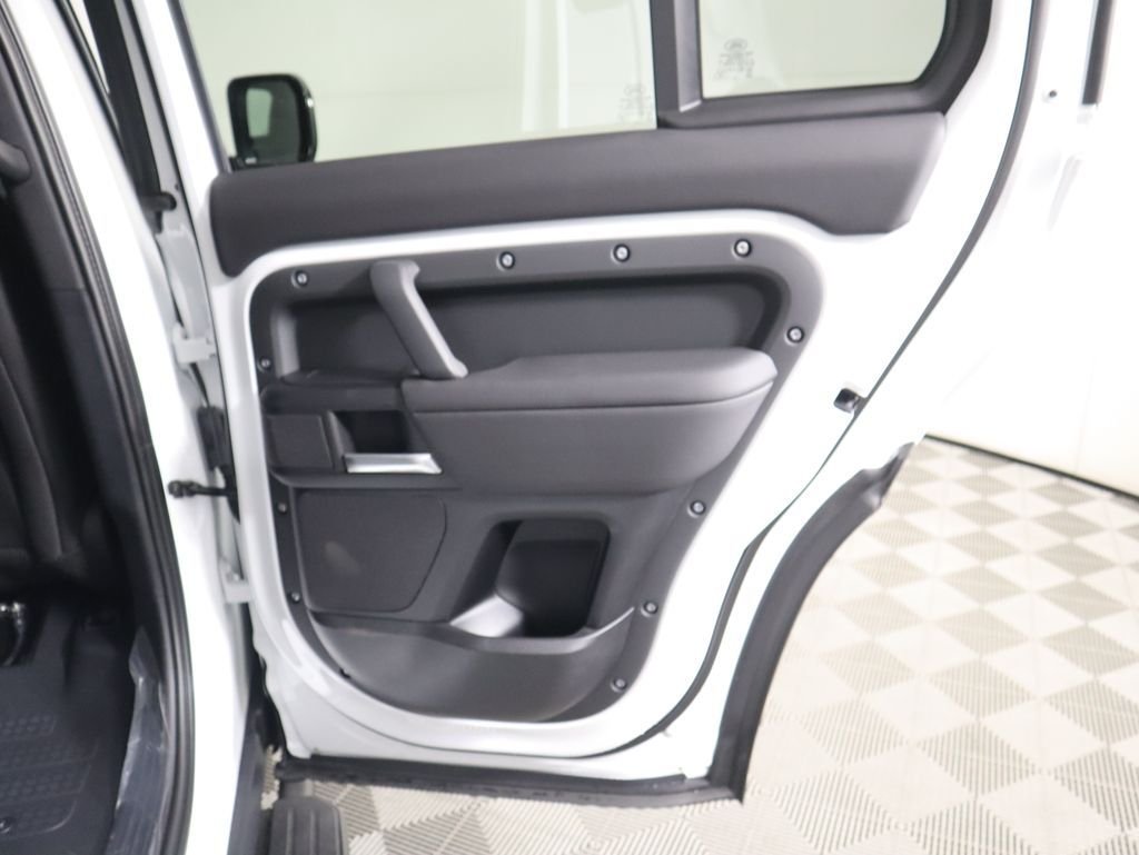 2026 Land Rover Defender S - Photo 27