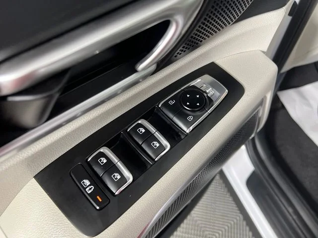 Used 2023 White Kia S image 15