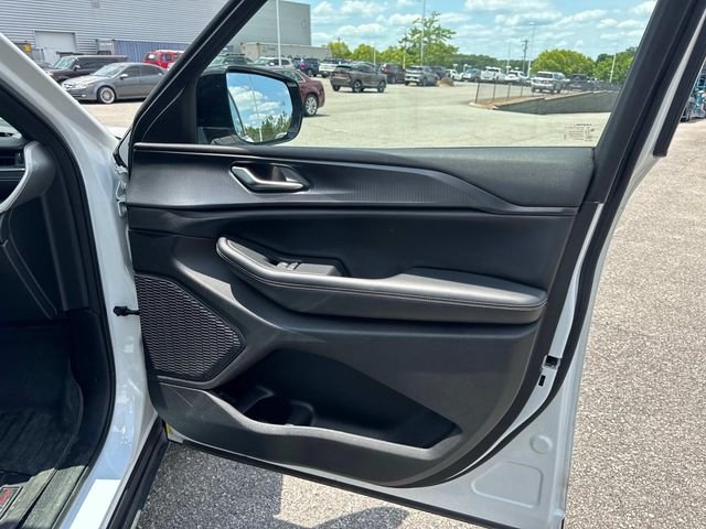 Used 2023 White Jeep Altitude image 13