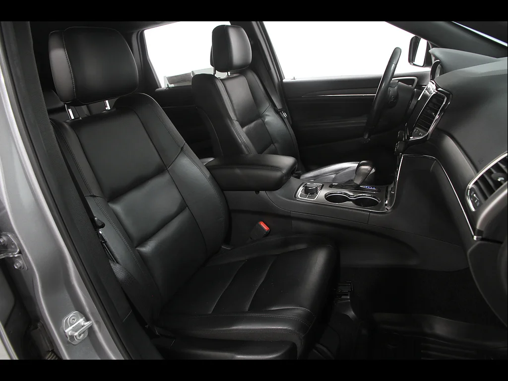 Used 2020 Billet Silver Metallic Clear Coat Jeep Limited image 19