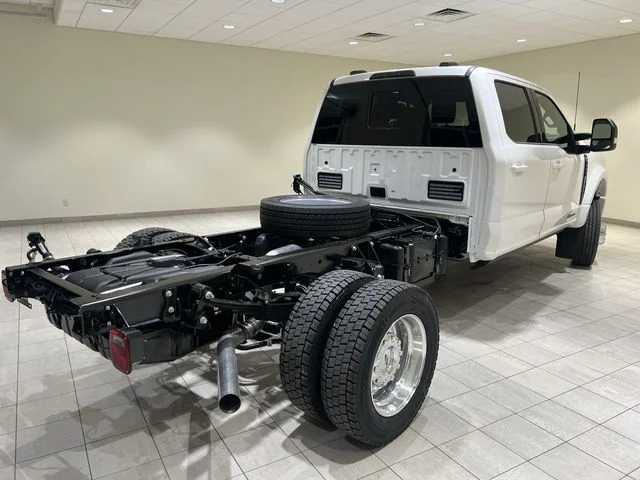 New 2027 Star White Metallic Tri-Coat Ford F-550® Platinum image 34