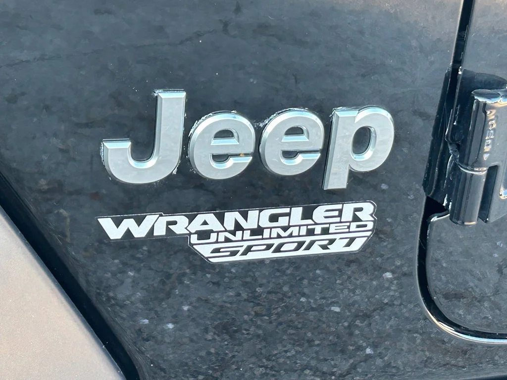 Used 2018 Black Clearcoat Jeep Unlimited Sport S image 17