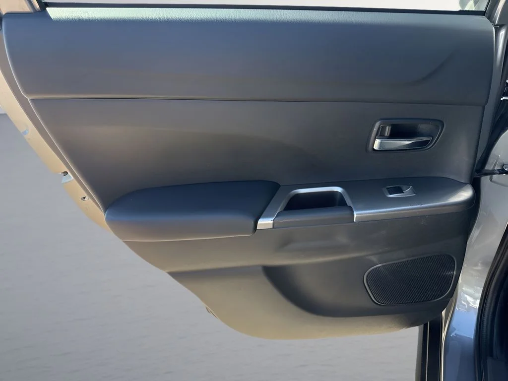 Used 2022  Mitsubishi 2.0 SE image 12