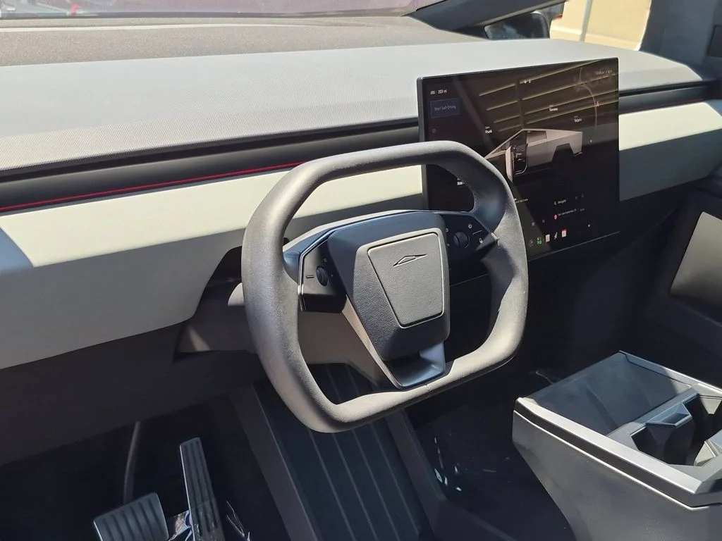 Used 2025  Tesla Long Range image 12