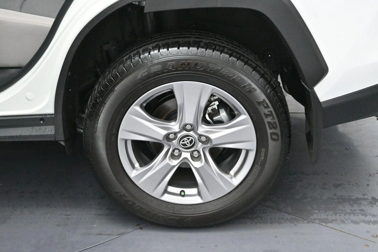 Used 2025 White Toyota XLE image 33