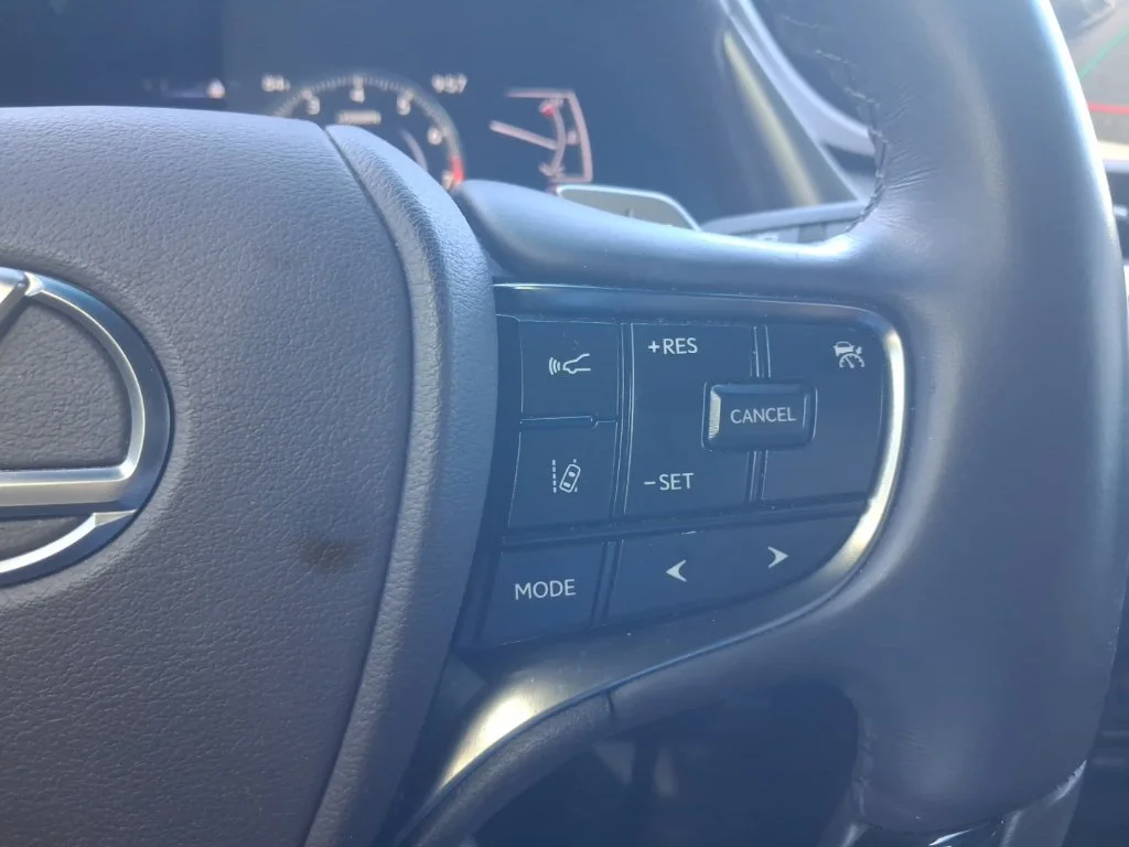 Used 2021 White Lexus 350 image 32