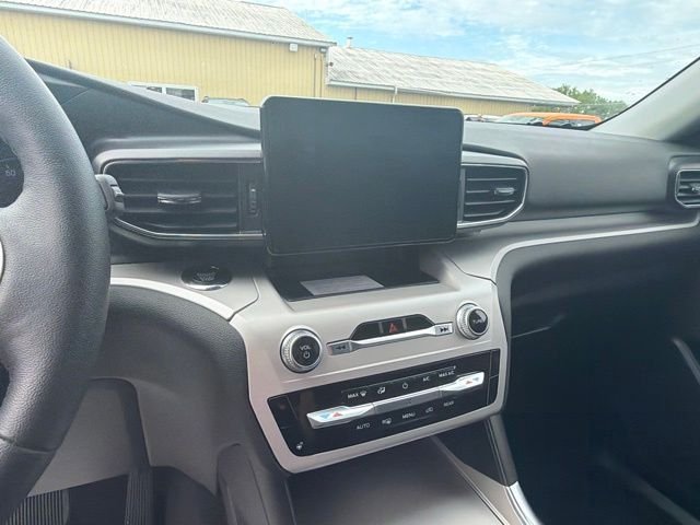 Used 2023 Black Ford XLT image 19
