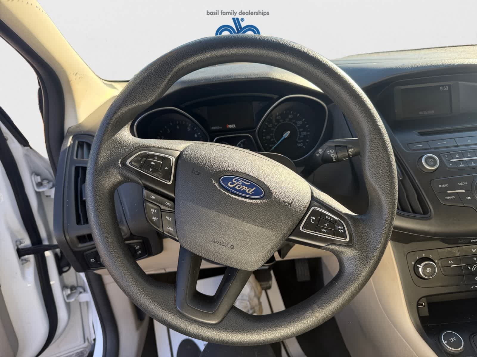 Used 2015 Oxford White Ford SE image 15