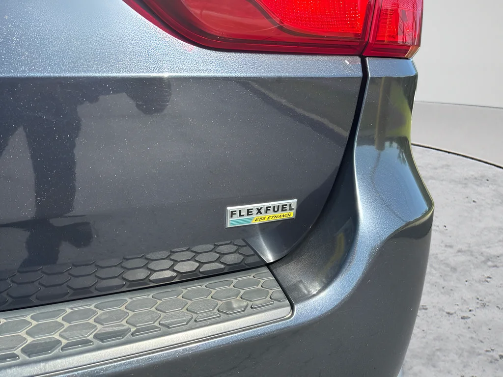 Used 2013 Gray Dodge SXT image 32