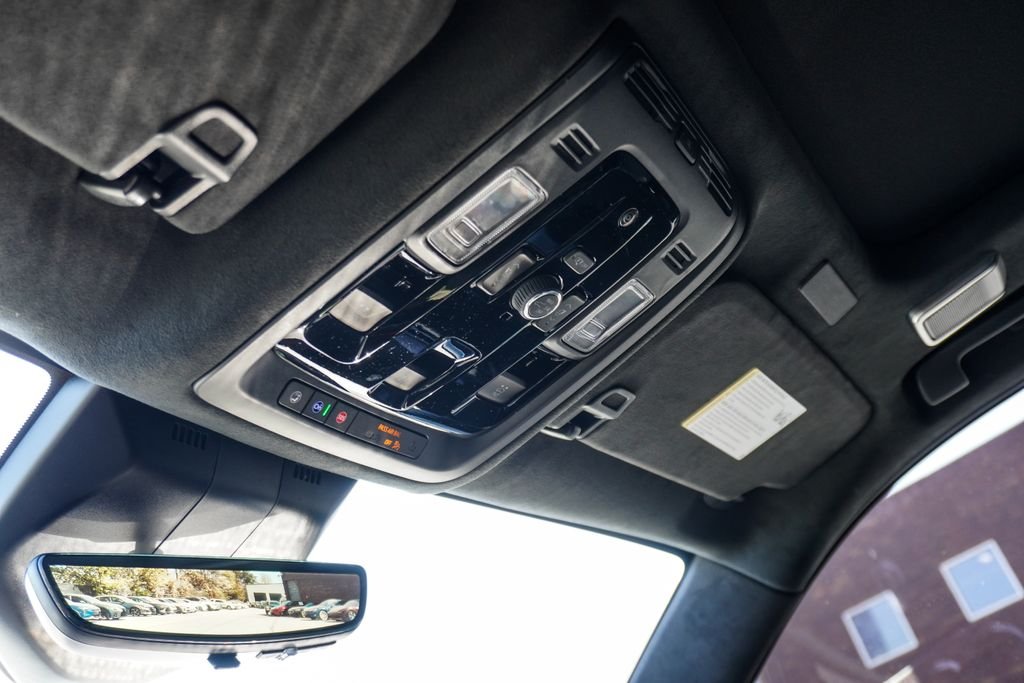 Used 2025 White Cadillac V-Series image 32
