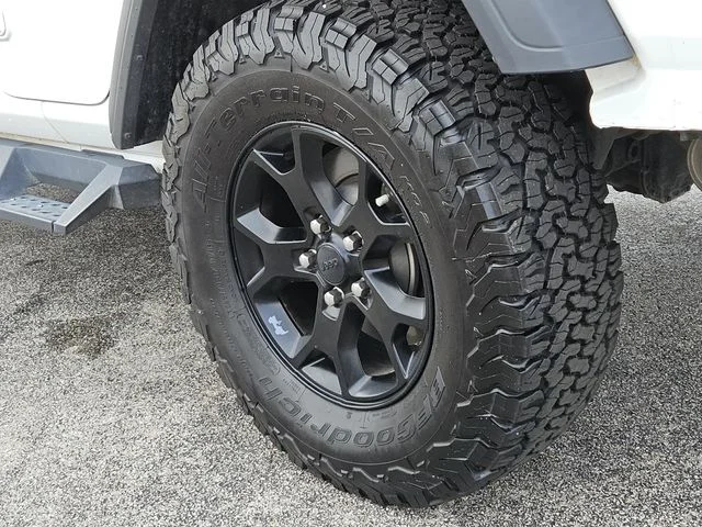Used 2020 Bright White Clearcoat Jeep Unlimited Sport image 12