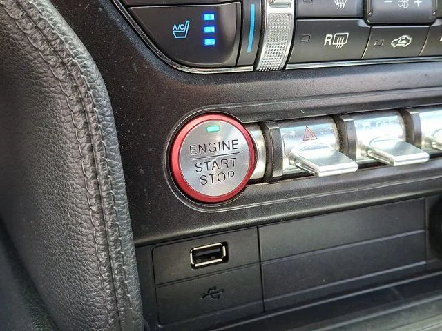 Used 2022  Ford GT Premium image 22