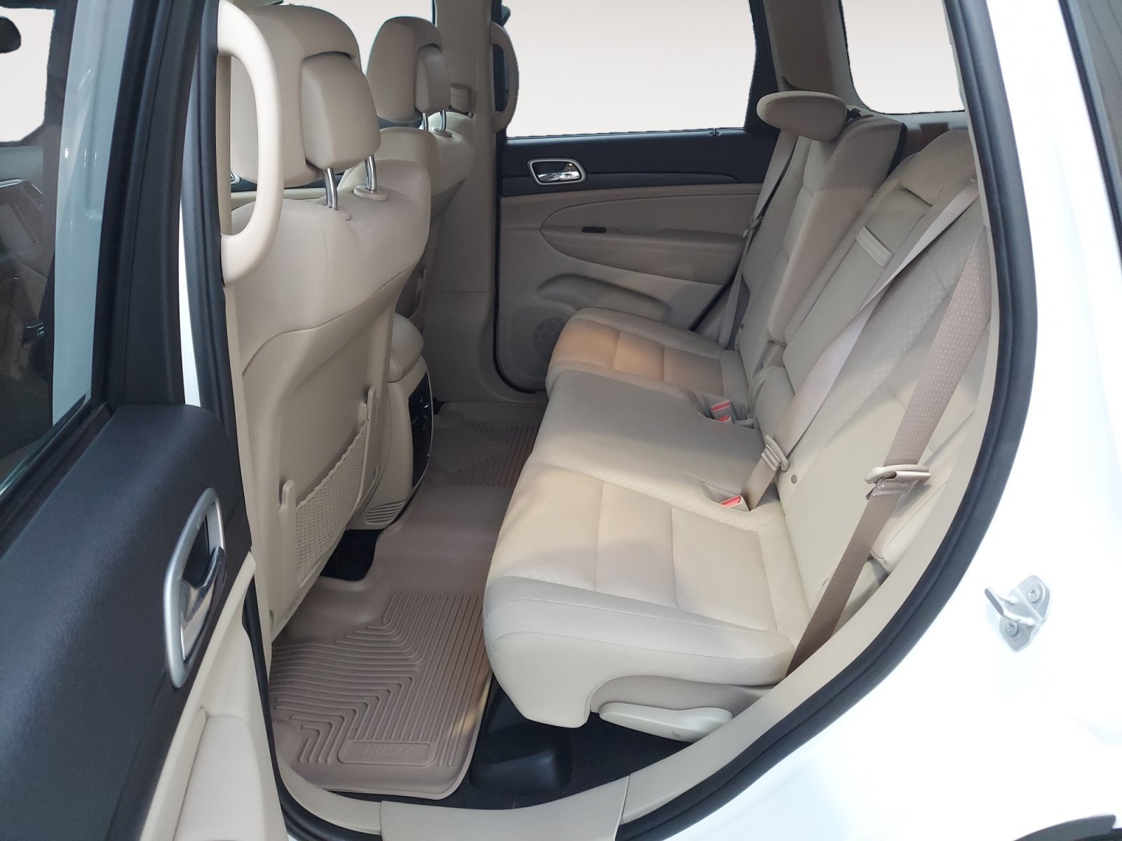 Used 2019 Bright White Clearcoat Jeep Laredo image 24