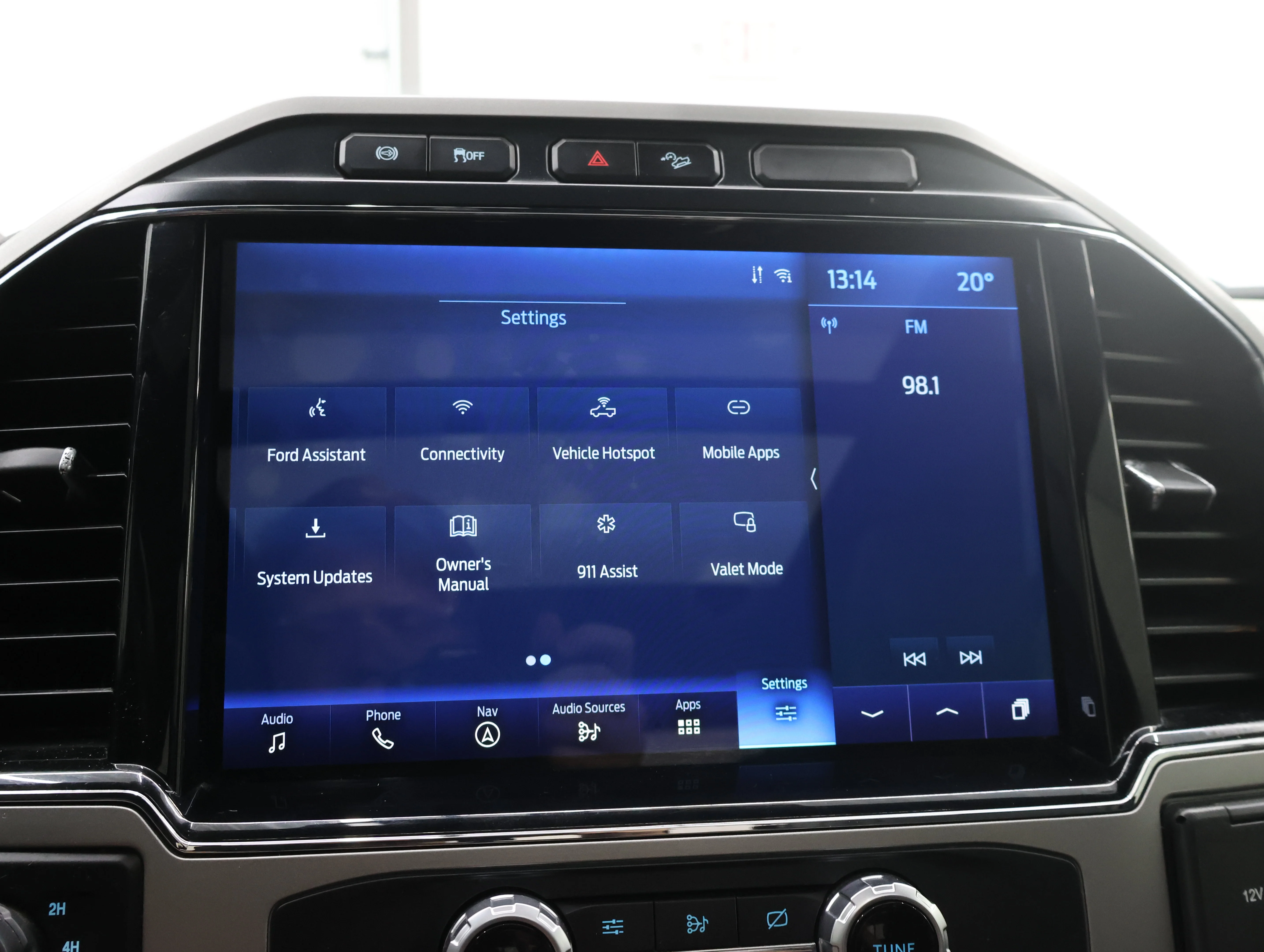 Used 2022 Agate Black Metallic Ford Lariat image 57