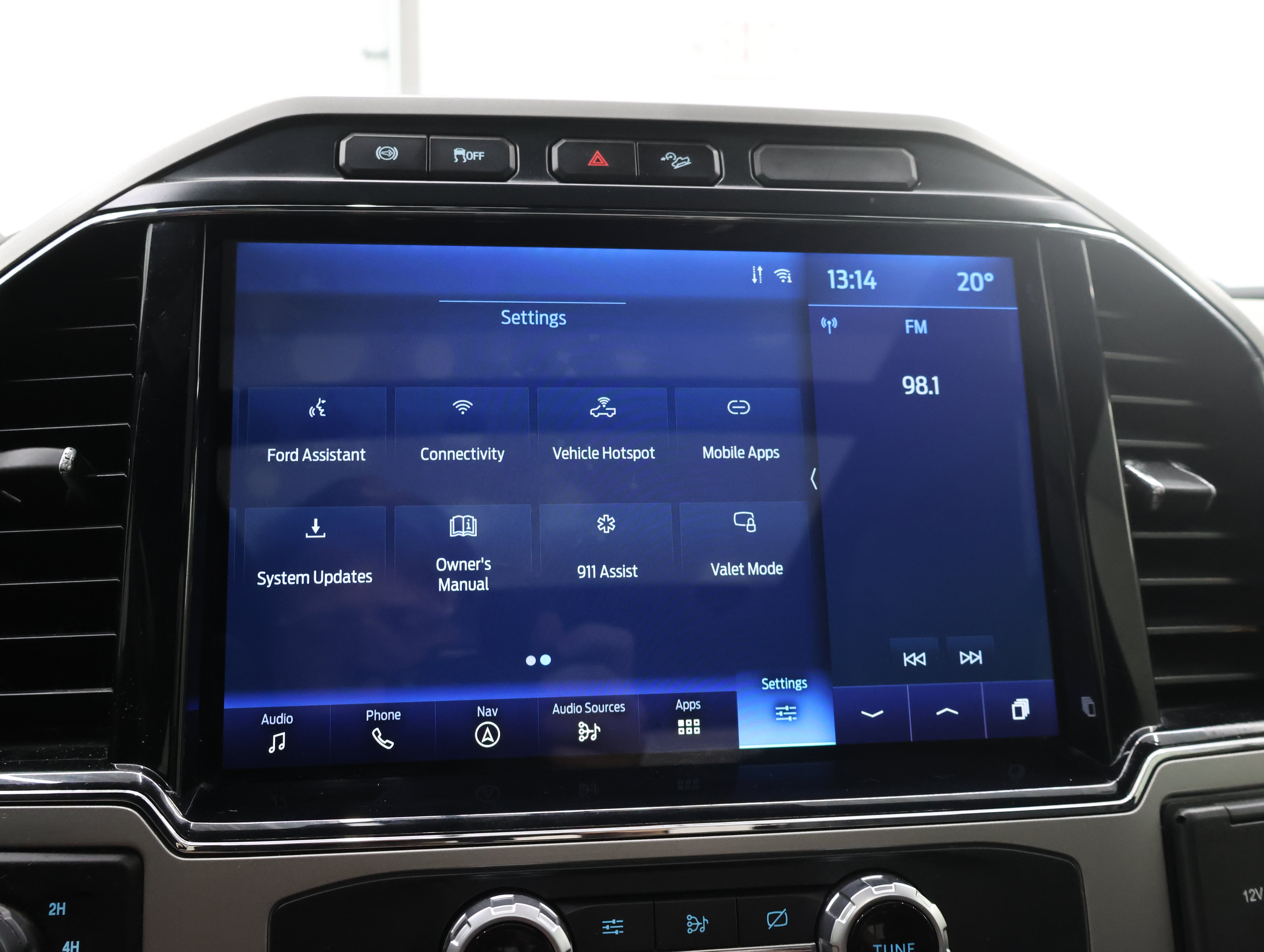 Used 2022 Agate Black Metallic Ford 4x4 Crew Cab Lariat w/Fx4: CREW-SHORT-LARIAT ULTIMATE-BLACK-FX4-6.7L DIESEL-NAV-PANO image 57
