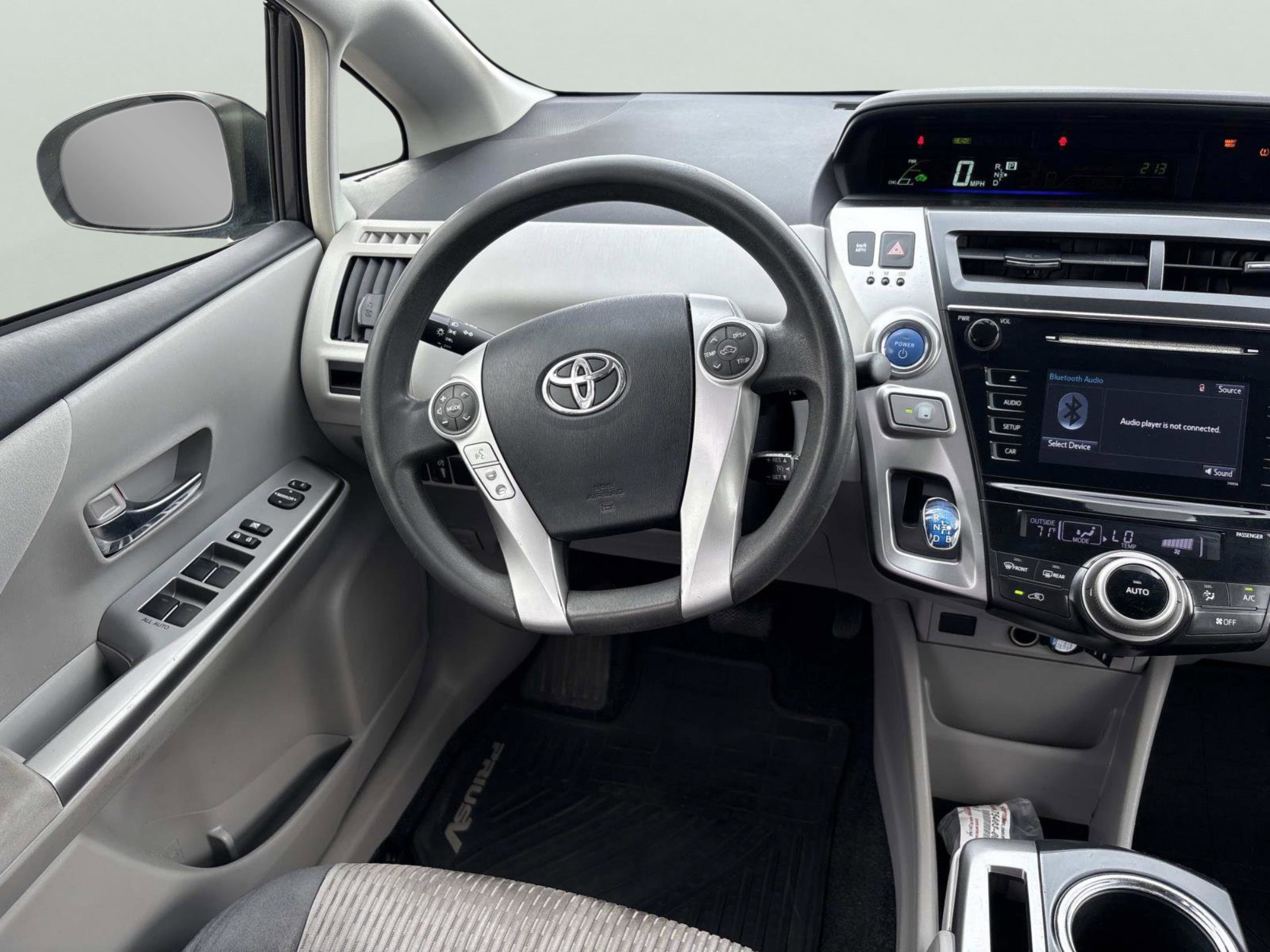 2016 Toyota Prius v Five - Photo 14