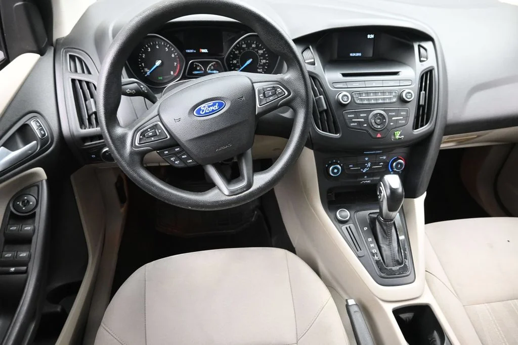 Used 2015 Red Ford SE image 14