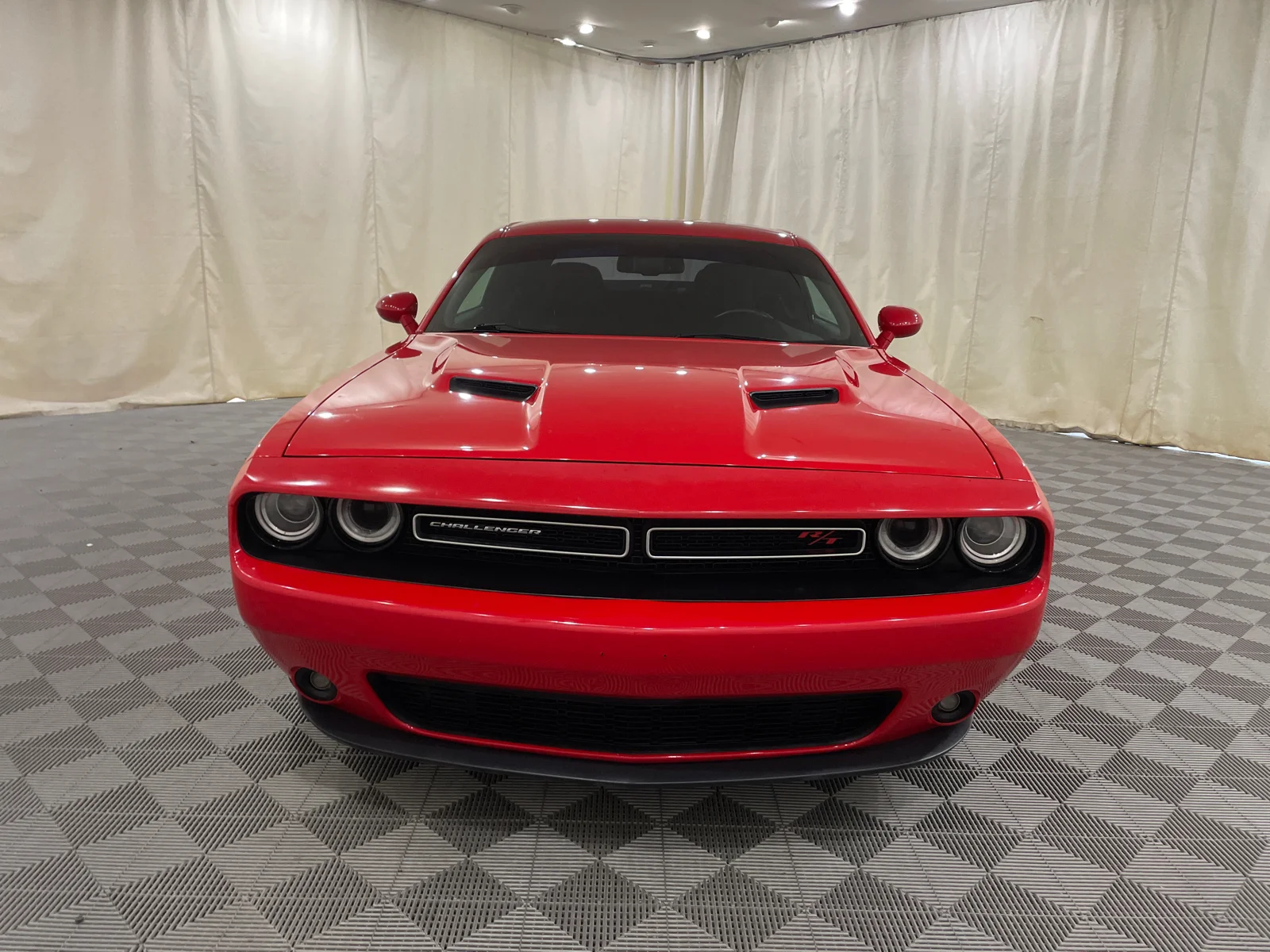 Used 2016 Torred Clearcoat Dodge R/T image 2