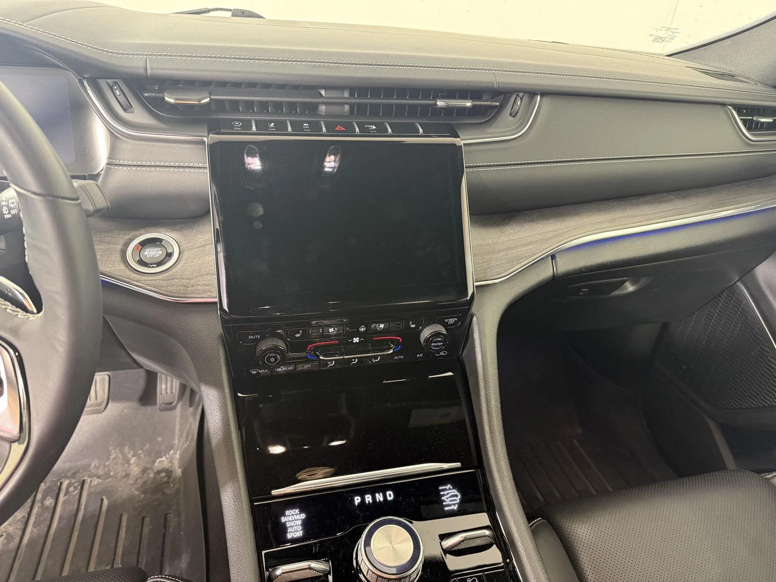 Used 2025 Silver Zynith Jeep Overland image 5