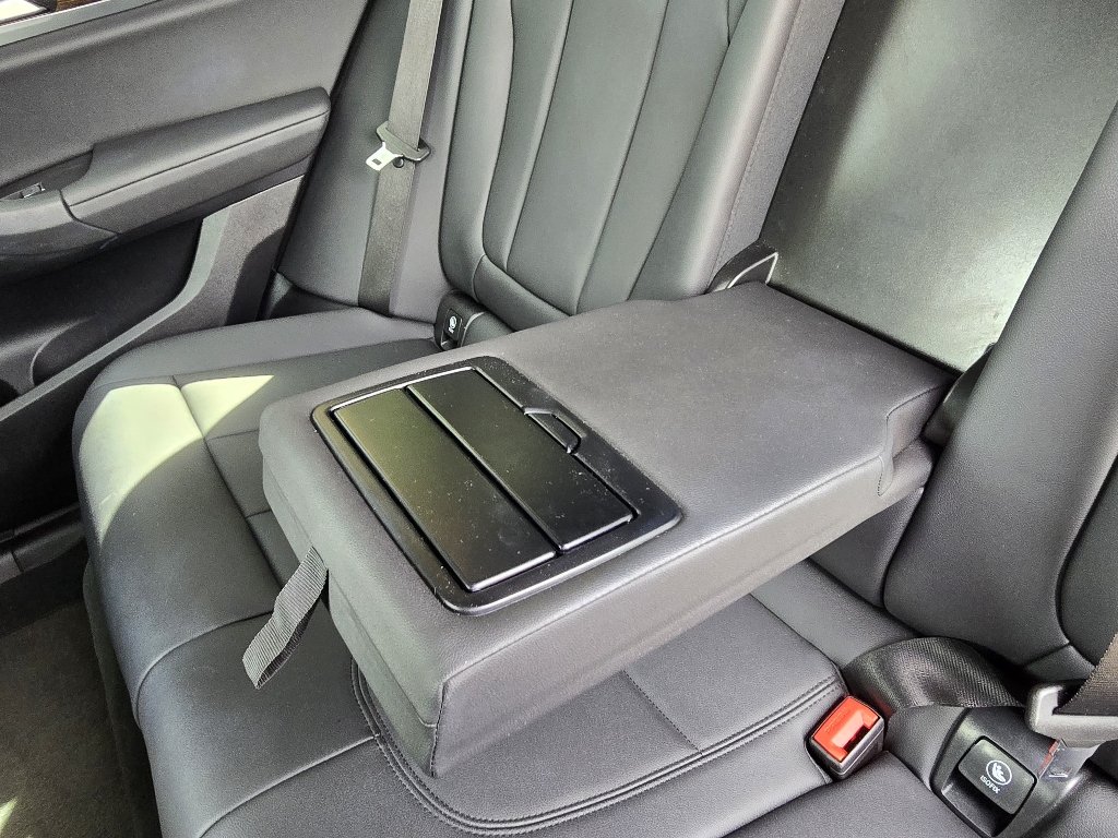 Used 2021 Glacier Silver Metallic BMW xDrive30e image 30