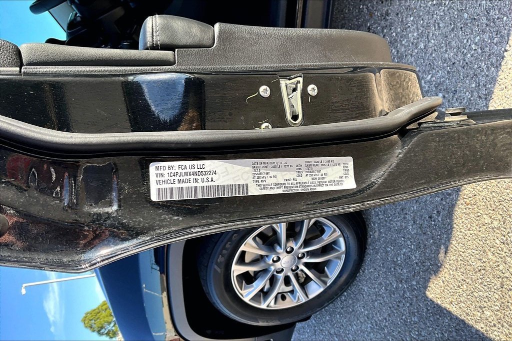 Used 2022 Black Jeep Latitude Lux image 30