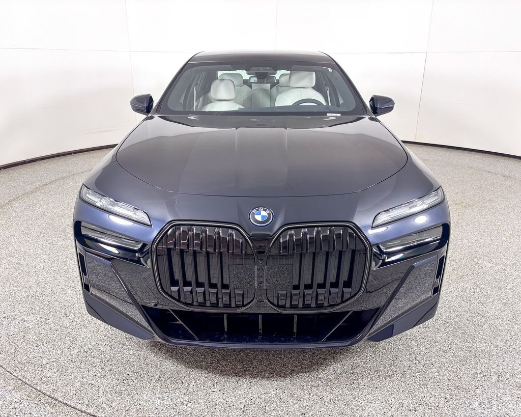 2025 BMW 7 Series 750e - Photo 6