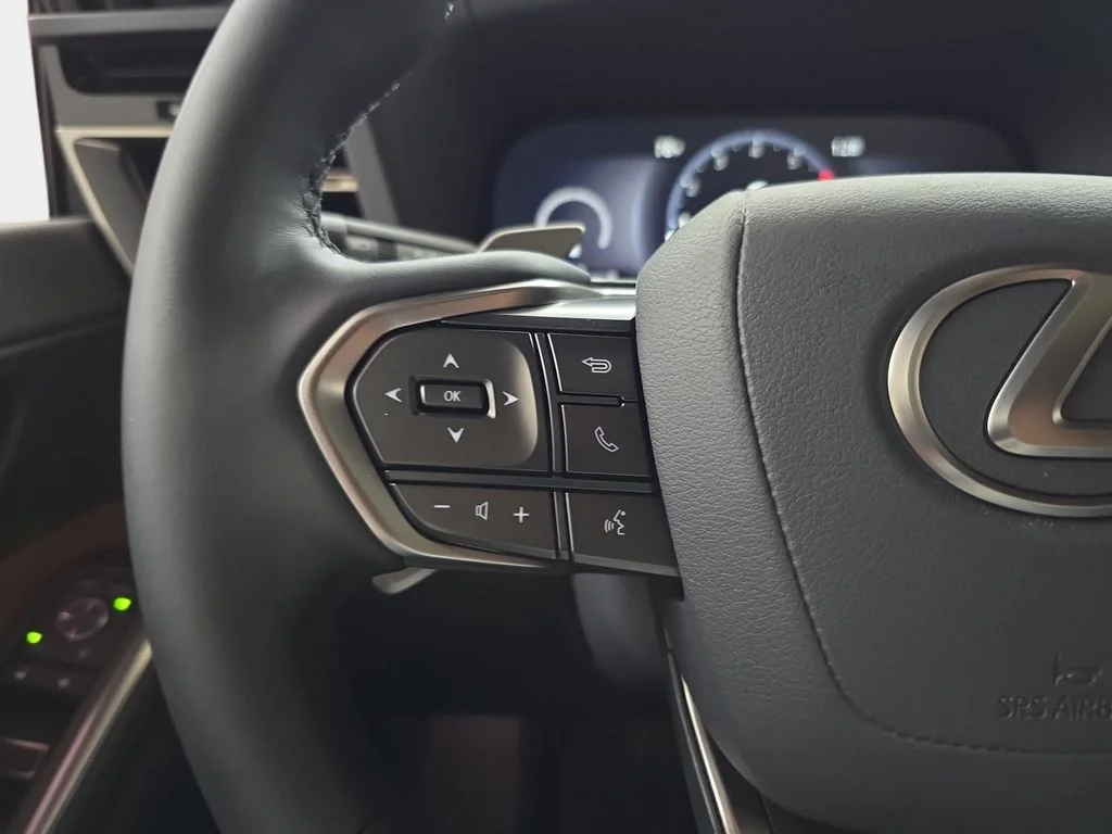 New 2026 Eminent White Pearl Lexus PREMIUM PLUS image 17