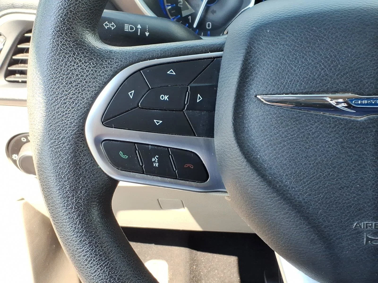 Used 2017 Brilliant Black Crystal Pearlcoat Chrysler Touring image 17