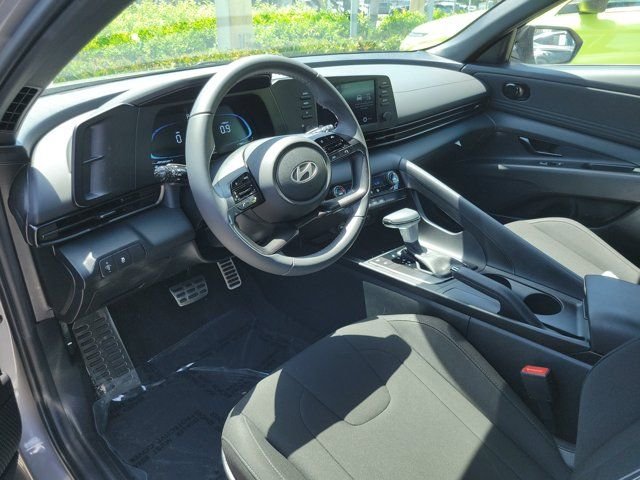 2025 Hyundai Elantra SEL - Photo 11